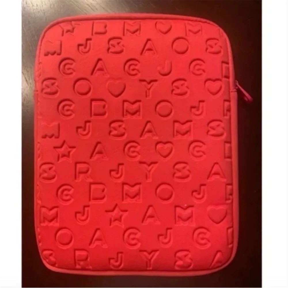 Marc Jacobs neon pink